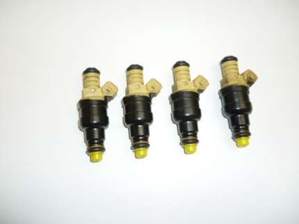 Jeu de 4 Injecteurs saab 900 classique / 9000 Promotions