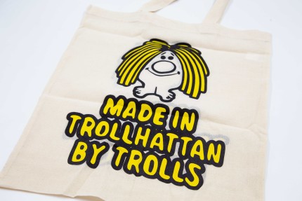 Bag Made in Trollhättan by trolls Carry bag beige Cotton saab gifts: books, saab models and merchandise