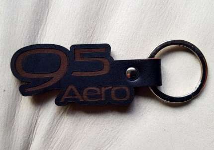 Porte clefs cuir saab 9.5 Aero Cadeaux: livres, SAAB minatures...