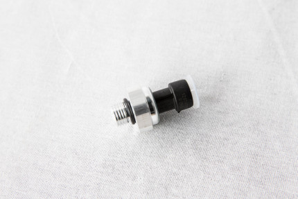 Oil pressure switch for saab 9.3 petrol 2006-2010 and 9.5 NG 2010-2011 New PRODUCTS
