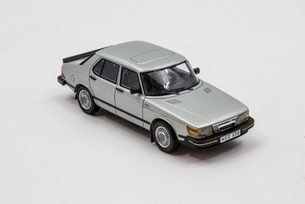 SAAB 900 Turbo 4 portes 1/43 eme Cadeaux: livres, SAAB minatures...