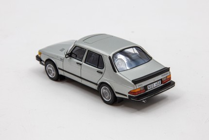 SAAB 900 Turbo 4 portes 1/43 eme Cadeaux: livres, SAAB minatures...