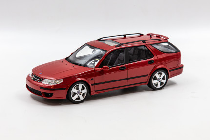 Saab 9-5 Break Aero 1/18 eme en rouge Cadeaux: livres, SAAB minatures...