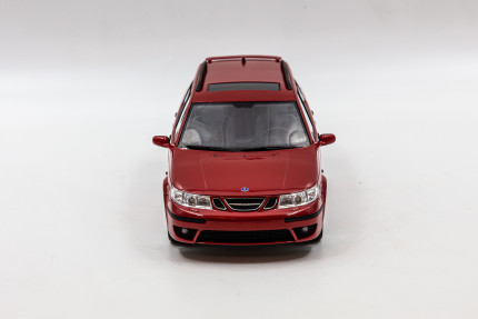 Saab 9-5 Break Aero 1/18 eme en rouge Cadeaux: livres, SAAB minatures...