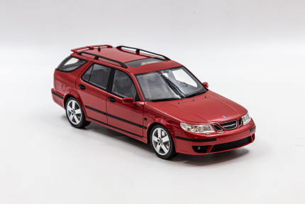 Saab 9-5 Break Aero 1/18 eme en rouge Cadeaux: livres, SAAB minatures...