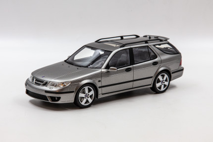 Saab 9-5 Estate Aero modelo 1:18 gris Novedades