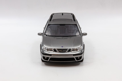 Saab 9-5 Estate Aero modelo 1:18 gris Novedades