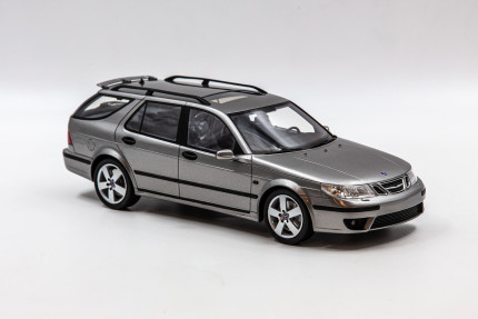 Saab 9-5 Estate Aero modelo 1:18 gris Novedades