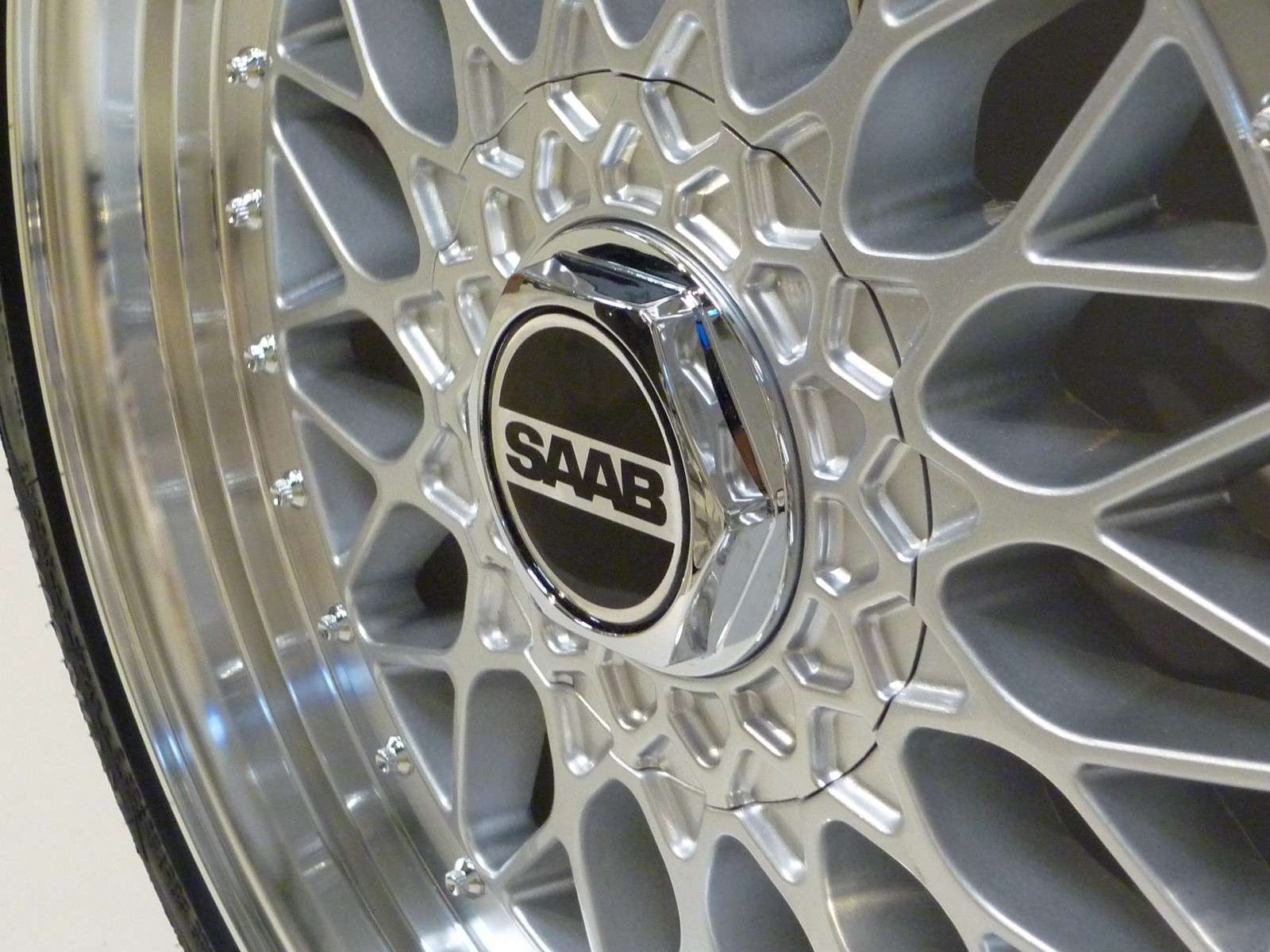 Spoke design. Flame spoke Design Light Alloy Wheel. Speedparts Saab. Диск колесный r17 Saab 9-5. Saab 17.