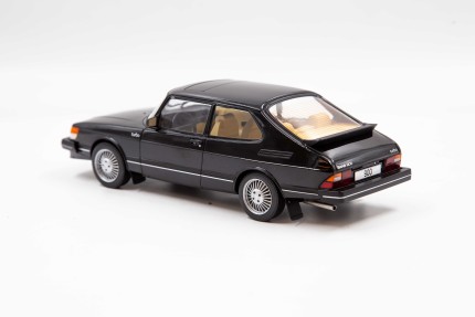 Saab 900 Turbo modelo 1:18 en negro Regalos: libros, miniaturas SAAB...