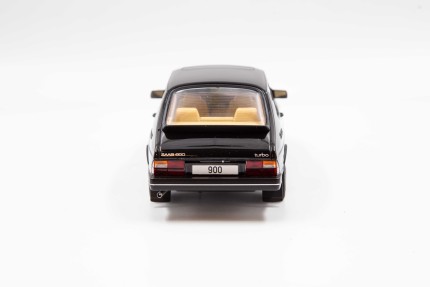 Saab 900 Turbo modelo 1:18 en negro Novedades
