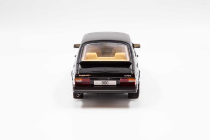 Saab 900 Turbo modelo 1:18 en negro Regalos: libros, miniaturas SAAB...