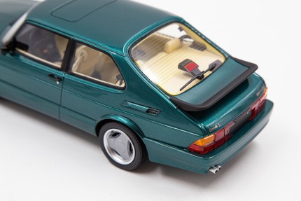 Saab 900 Turbo T16 Airflow modelo 1:18 en verde Regalos: libros, miniaturas SAAB...