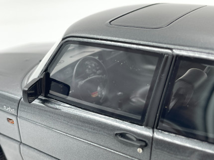 Saab 900 Turbo T16 Airflow modelo 1:18 en gris Novedades