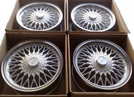 jeu complet 4 jantes SAAB Cross Spokes 16 pouces pour SAAB 900 et SAAB 9000 Jantes aluminium