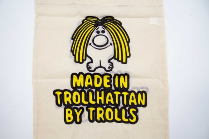 Bag Made in Trollhättan by trolls Carry bag beige Cotton saab gifts: books, saab models and merchandise